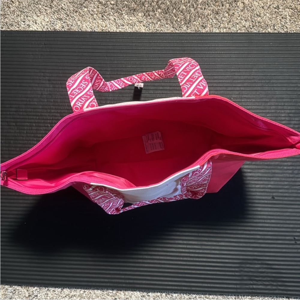 2 NWT Victorias’s Secret Tote Bags - Picture 5 of 5